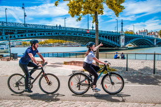 Location vélo tout chemin VTC à Lyon pour se balader sur les Berges du Rhône