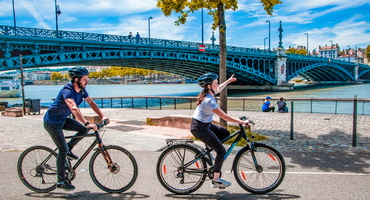 Location vélo tout chemin VTC à Lyon pour se balader sur les Berges du Rhône