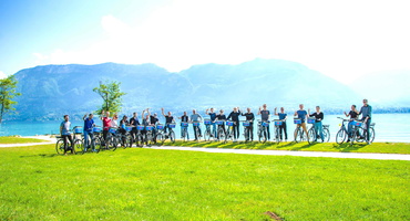 Une balade guidée à vélo électrique autour du lac d'Annecy avec Mobilboard